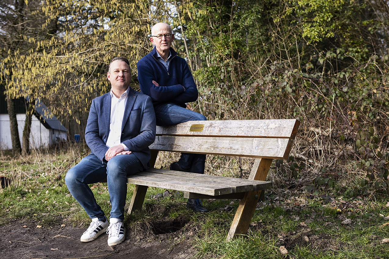 Foto Jan en Anne op 1K Z1E J3 bankje