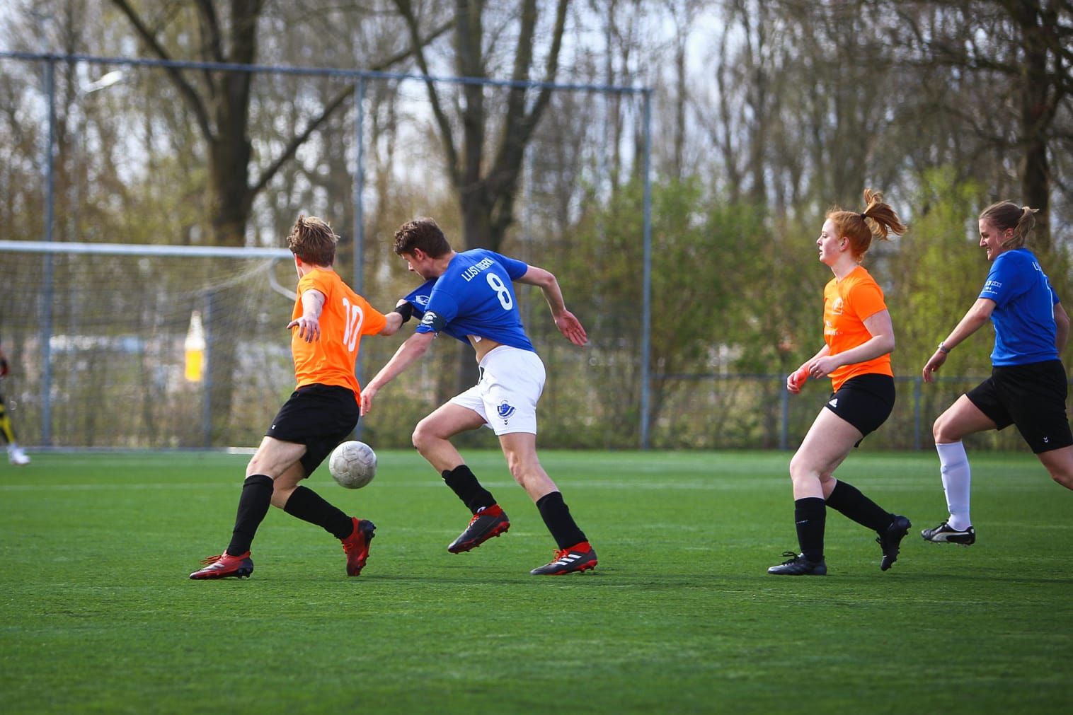 Benefietvoetbalwedstrijd voor 113 door studenten van HSV en Lijst STERK